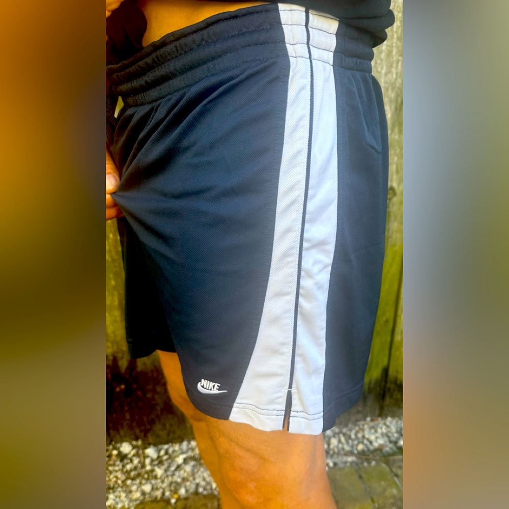 Men athletic navy blue and white shorts Nike size Xl